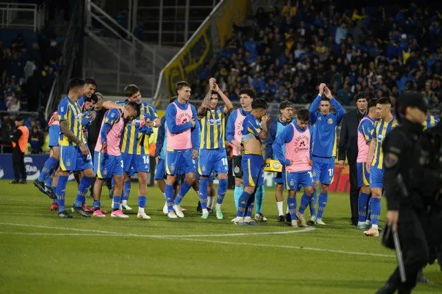 Jugadores de Rosario Central celebrando un gol