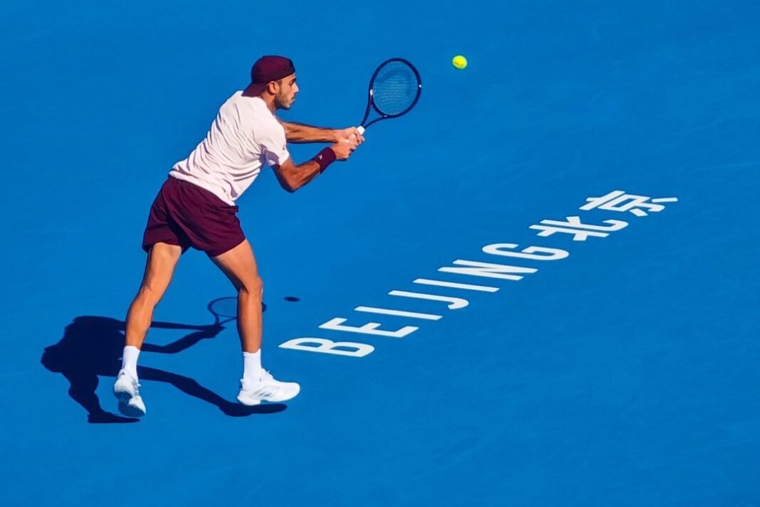 Francisco Cerúndolo durante un partido de tenis