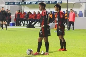 Jugadores de Colón celebrando un gol ante Ciudad de Bolívar