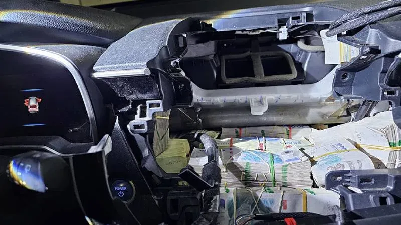 Fajos de dinero secuestrados durante un operativo de Gendarmería Nacional