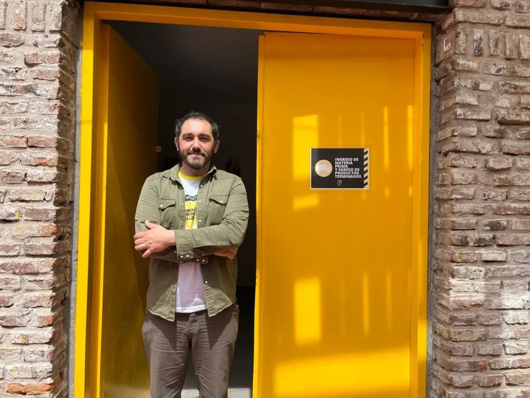 Elaboración de jabones artesanales con aceite de cocina usado en la Fábrica Escuela de la cooperativa ESPUMA en Rosario