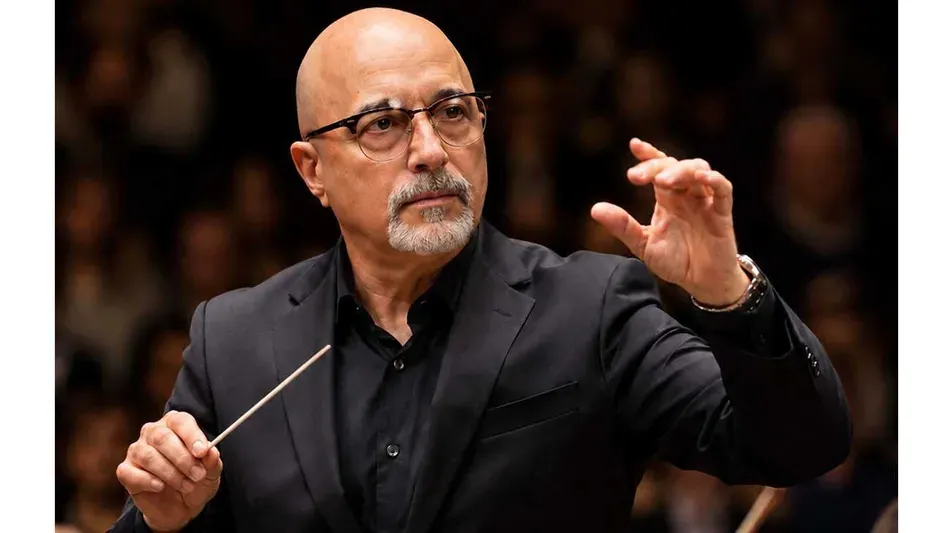 Emilio Kauderer durante el concierto en el que dirigió a la Orquesta Nacional de Música Argentina Juan de Dios Filiberto