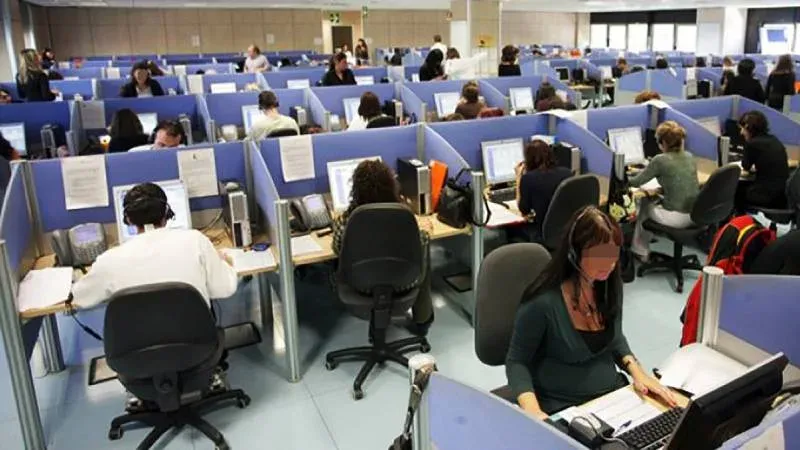 Gráfico de caída del empleo formal y salario mínimo en Argentina