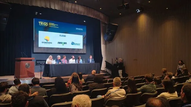 Investigador José Andrade durante su presentación en el X Congreso Nacional de Trigo