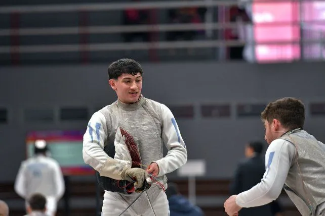 Franco Marchetti, esgrimista rosarino, durante la Copa del Mundo Juvenil de Florete Lima 2026