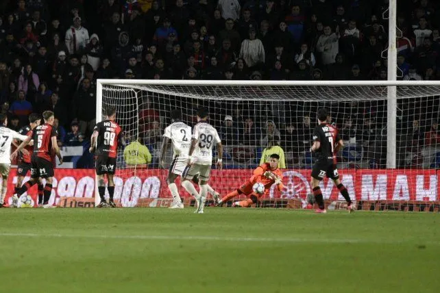 Josué Reinatti, arquero de Newell's, durante el partido ante San Lorenzo