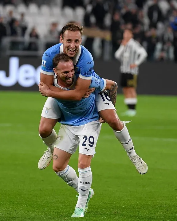 Jugadores de la Lazio celebrando un gol durante el partido ante la Juventus en el Juventus Stadium