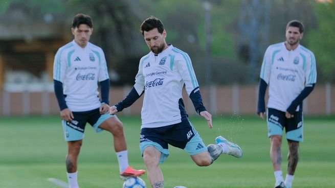 Lionel Messi durante un entrenamiento con la Selección Argentina