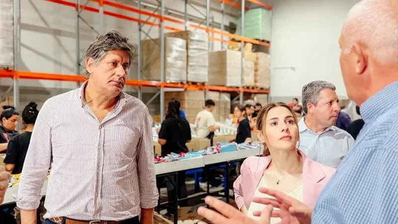 Marcela Pagano y Roly Santacroce durante la visita a Funes