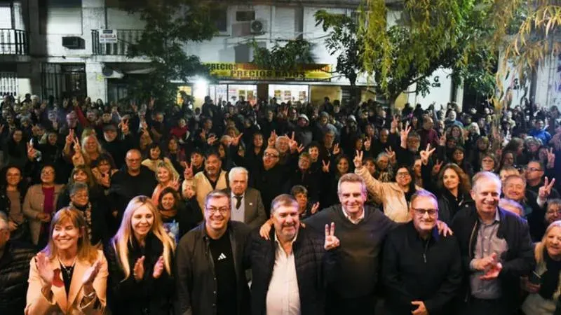 José Mayans y Germán Martínez durante la Vigilia de la Lealtad en Rosario