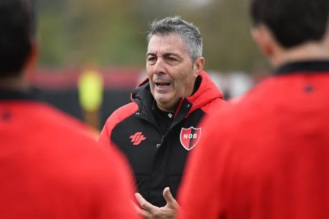 Jugadores de Newell's Old Boys entrenando en el predio de Bella Vista