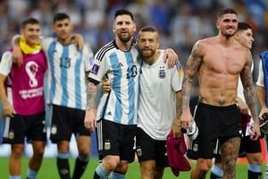 Alejandro Papu Gómez durante la transmisión de la despedida de Lionel Messi