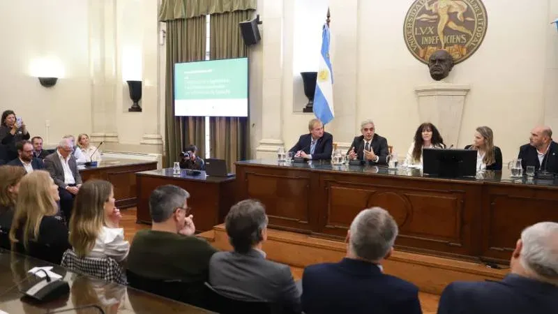 Reunión de autoridades universitarias y legisladores santafesinos en la sede de la UNL