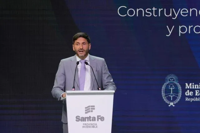 Gobernador Maximiliano Pullaro durante la apertura de la Ronda de Negocios Rigi en Rosario