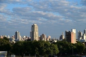 Cielo parcialmente nublado en la ciudad de Santa Fe