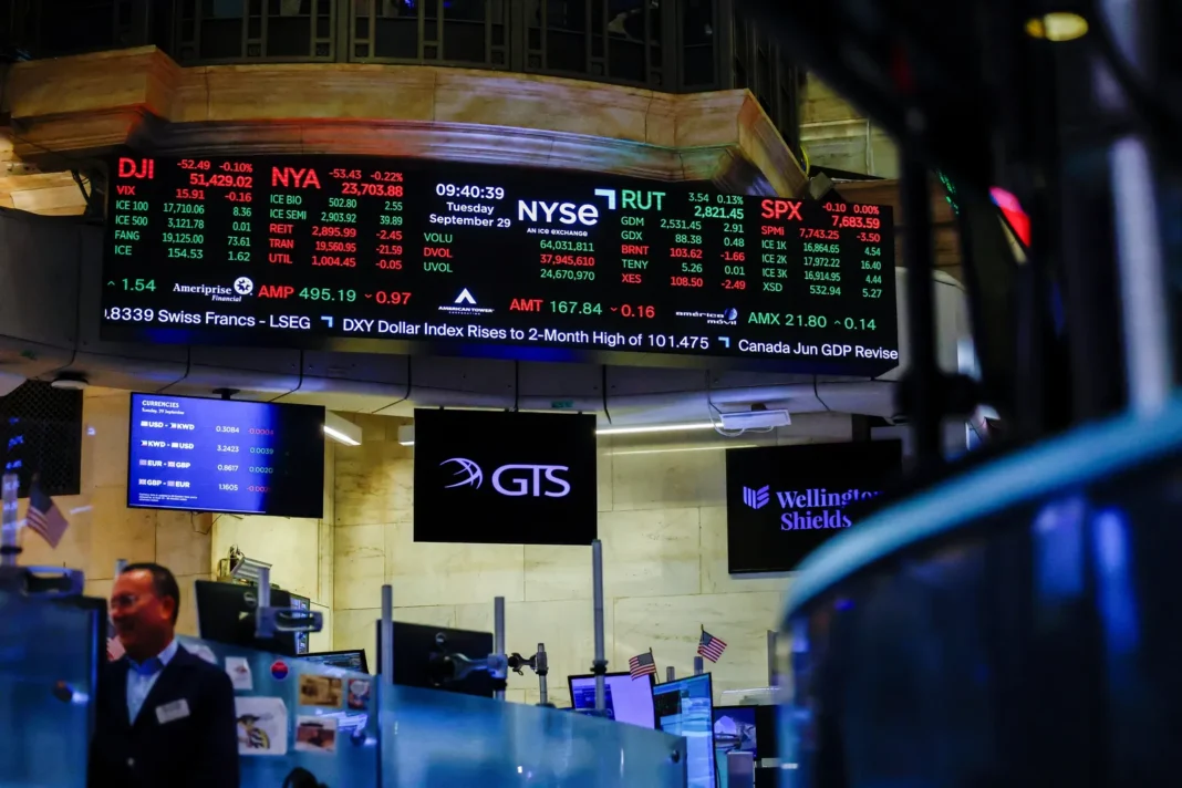 Gráfico de cotizaciones del S&P 500 en una pantalla de la bolsa de Nueva York