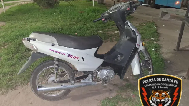Motocicleta de Uber Moto circulando por la ciudad de Santa Fe